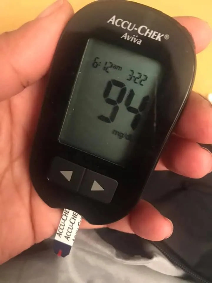 Glucómetro con lectura saludable de 90 mg/dL
